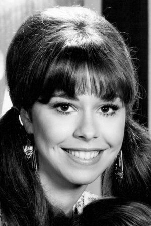 Elaine Giftos as Bobbe March in The Interns