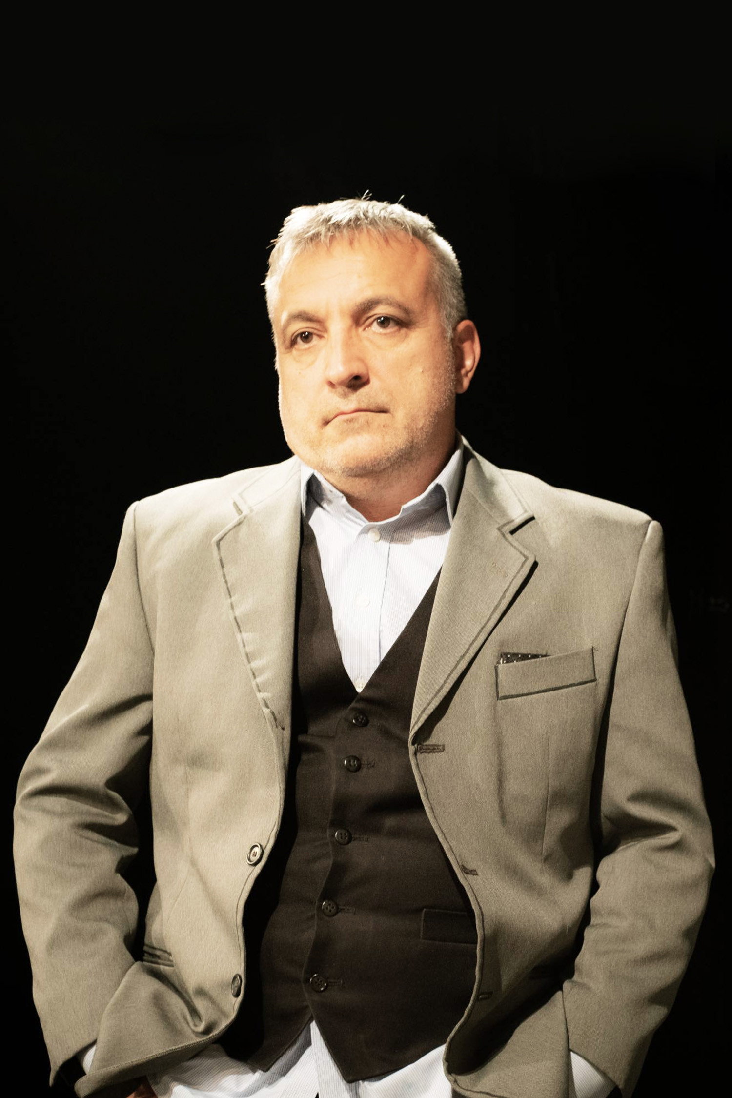 Robert Yanakiev as The funeral agent in Life