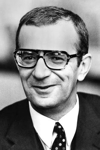Gerd E. Schäfer as Maxe Baumann in Maxe Baumann