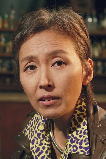 강명주 as Kang Ja Gyeong in The Road in Between