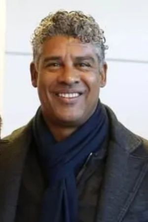 Frank Rijkaard as Self in Bojan, beyond the smile