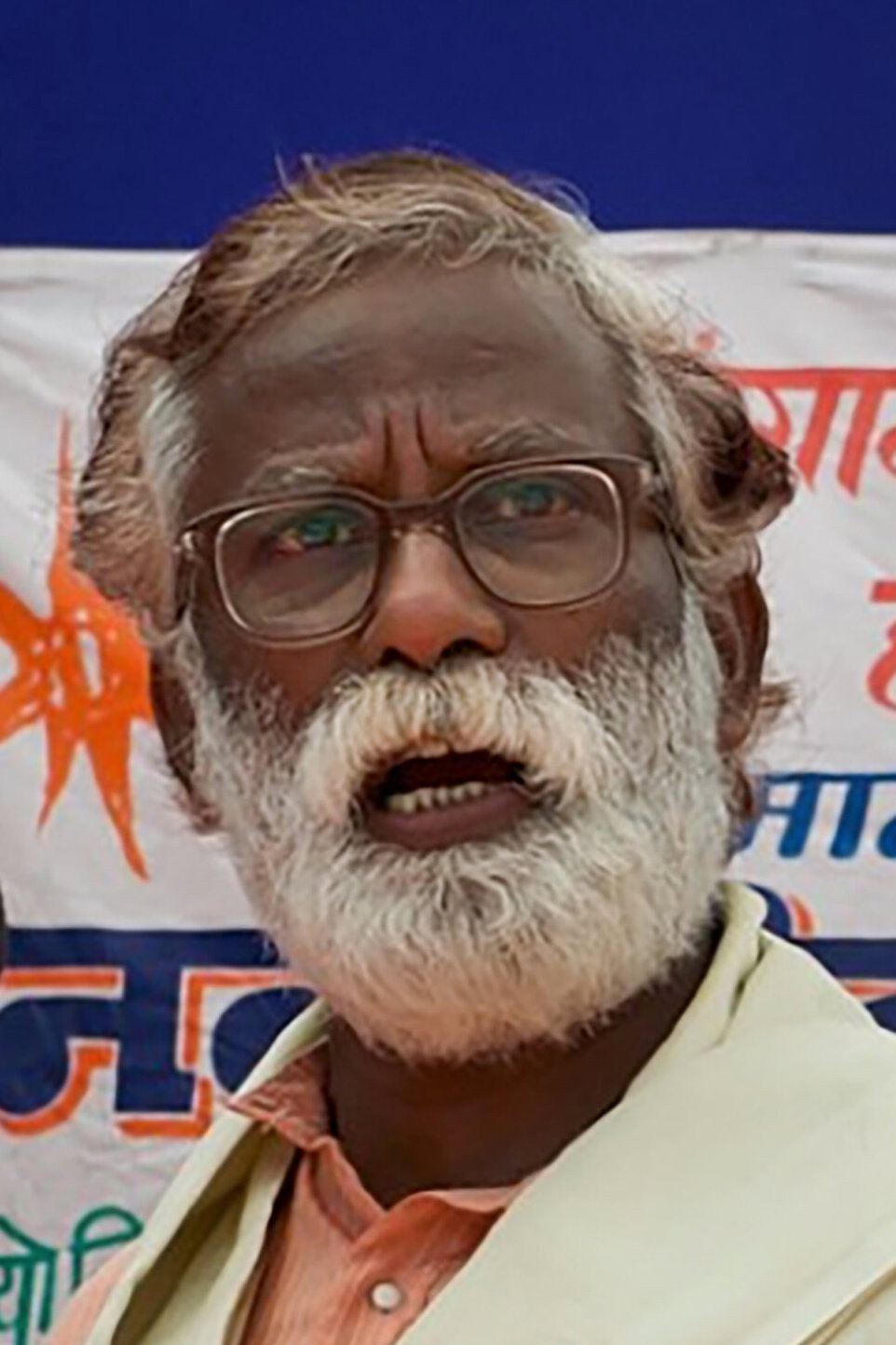 Vira Sathidar as Narayan Kamble in Court