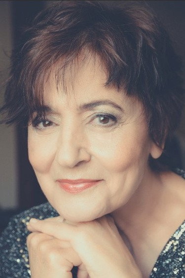 Despina Pajanou as Sybille Seeger in Gambit