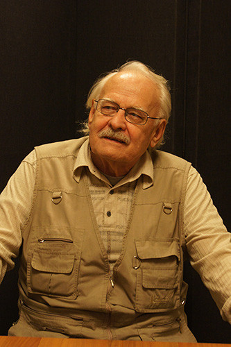 Евгений Новиков as лейтенант Столяров in A Hard Day's Monday