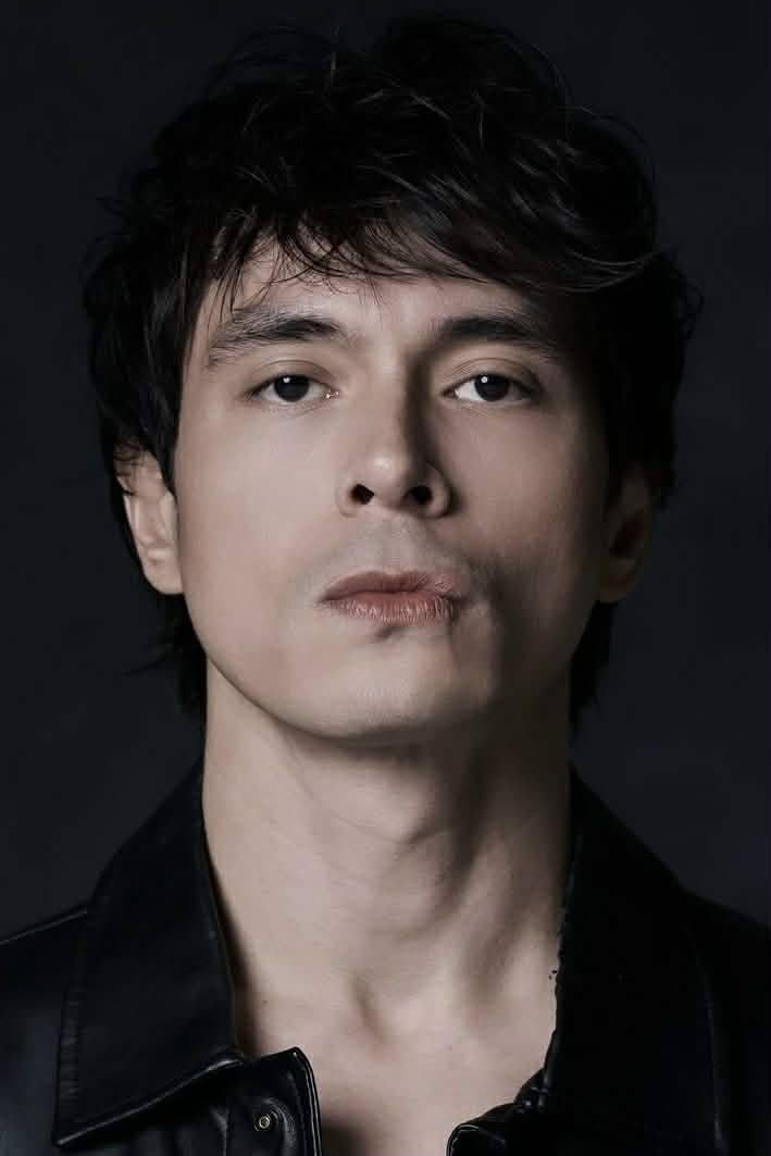 Jake Cuenca as Juan Samonte in Pasión de Amor