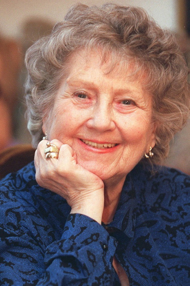 Komlós Juci as Jusztina in Glória