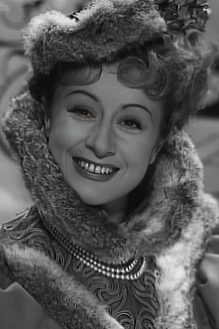 Madeleine Rousset as Dolorès in Lawless Paths