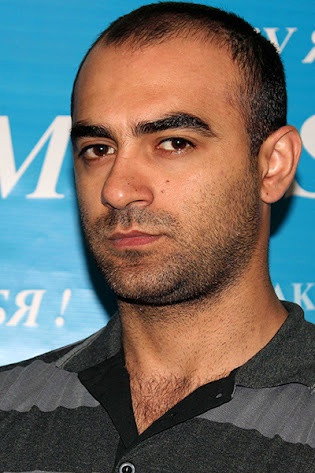 Murad Abdullayev as Fikrət in Yad Qohumlar