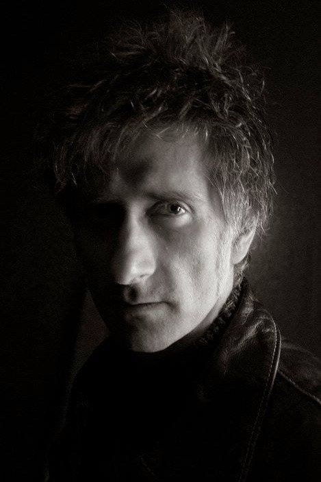 Adelino Tavares as Miguel in Manô