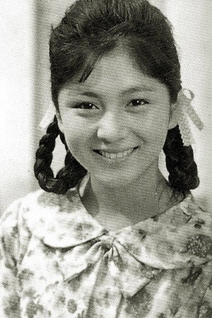 和泉雅子 as Mitsuko in The Wild Sea