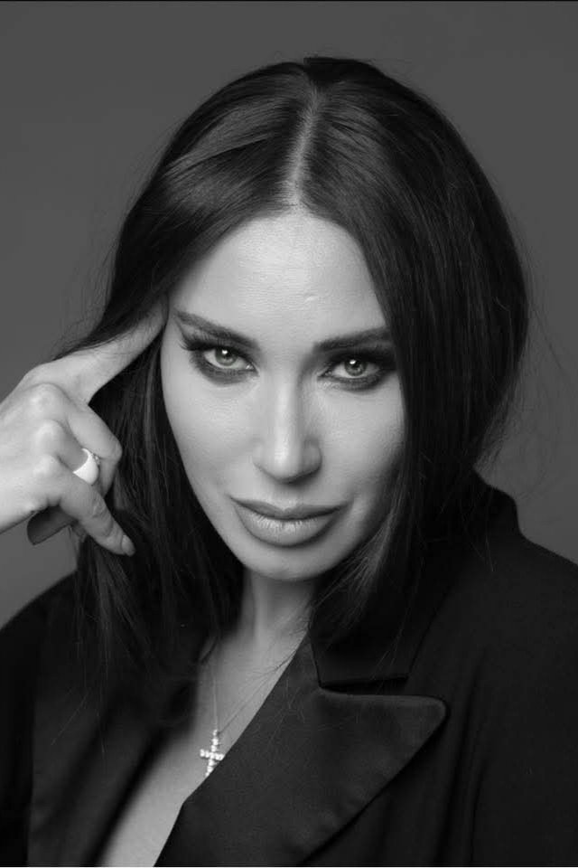 Nazeni Hovhannisyan as Helen in Garegin Nzhdeh