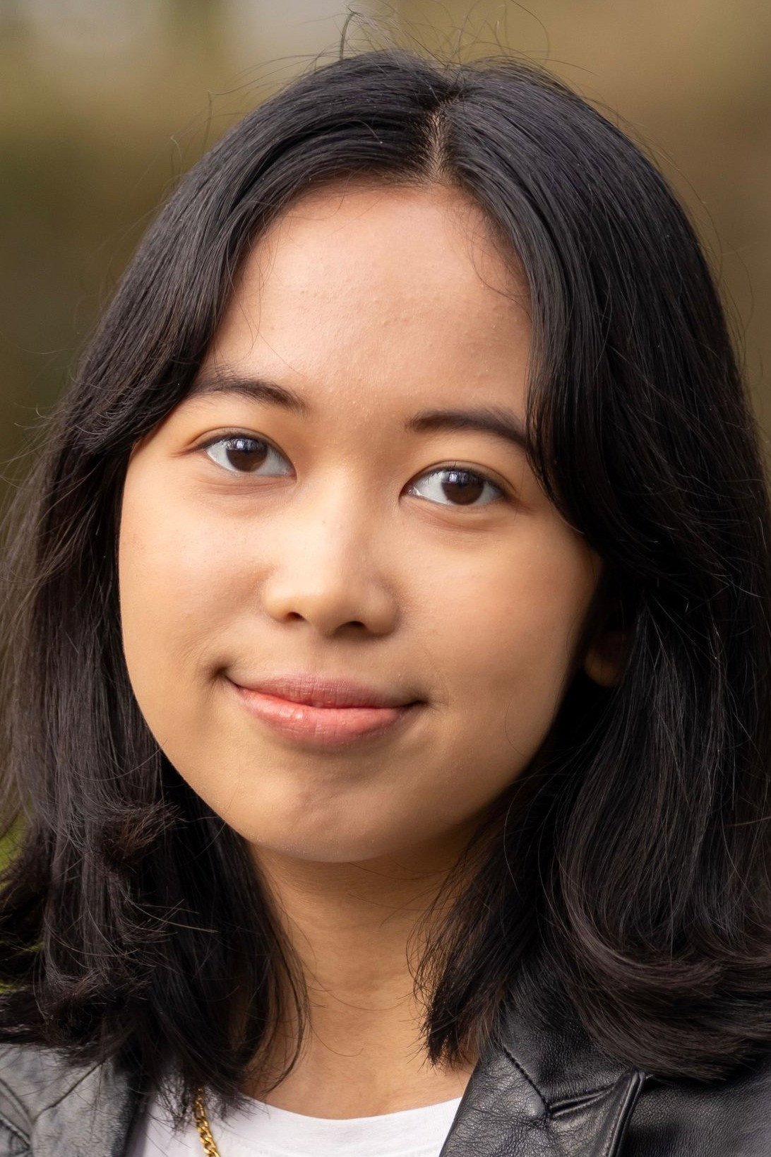 Deryn Jannadhiya as Ella in Love, Fame and Breakfast Rolls