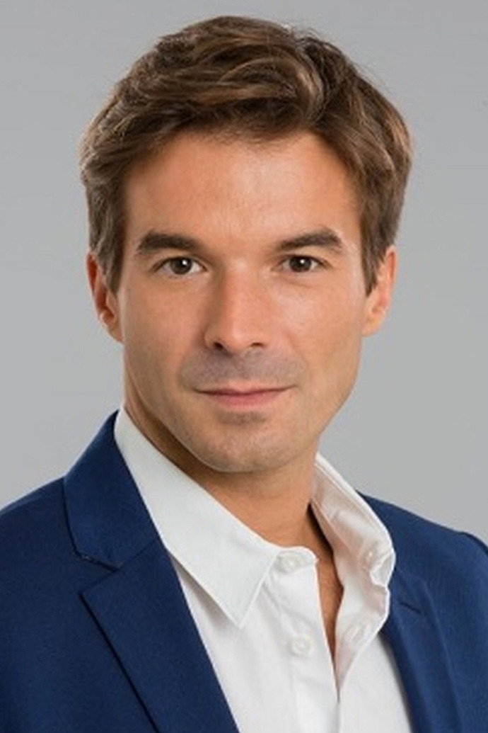 Graciano Dias as Zeca Goulart in Unlimited Love