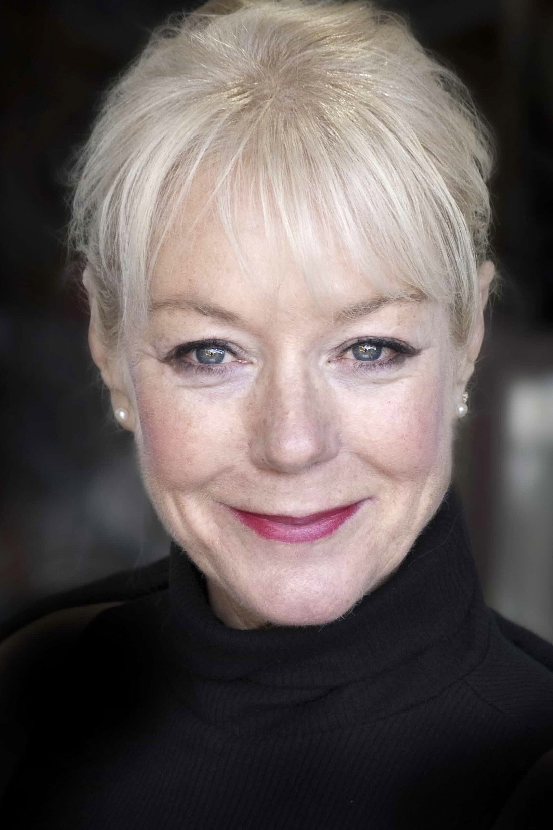 Helen Pearson as Vivien Daniels in Rome in Love