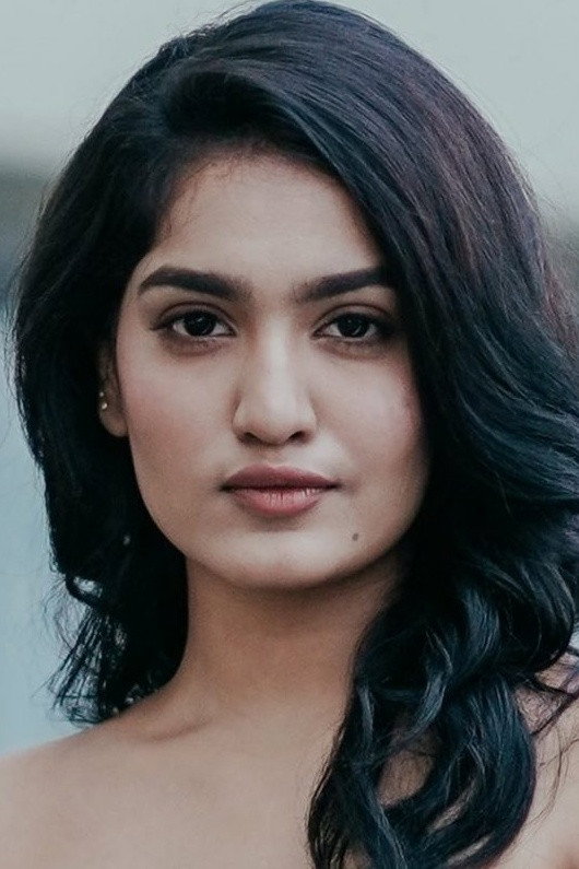 Saniya Iyyappan as Revathy in Sorgavaasal