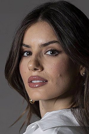 Camila Queiroz as Adult Anita in De vuelta a los 15