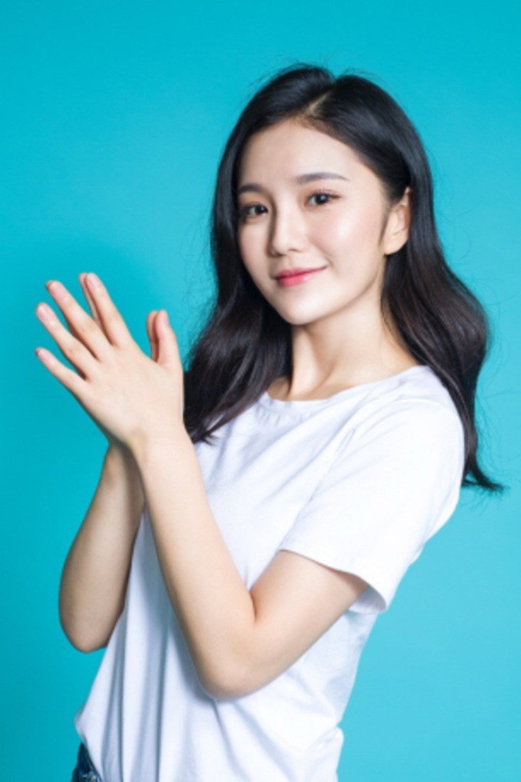 王佳鹤 as Ouyang Dan in Hot Honey, Don't Try To Run