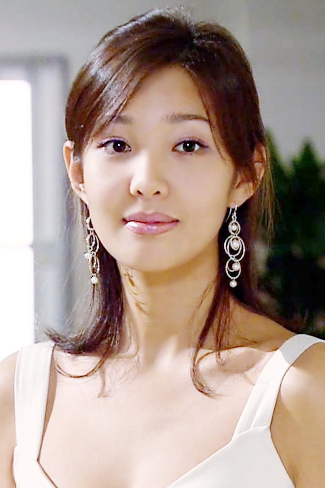 김규리 as Park Yu-jin in Lovers