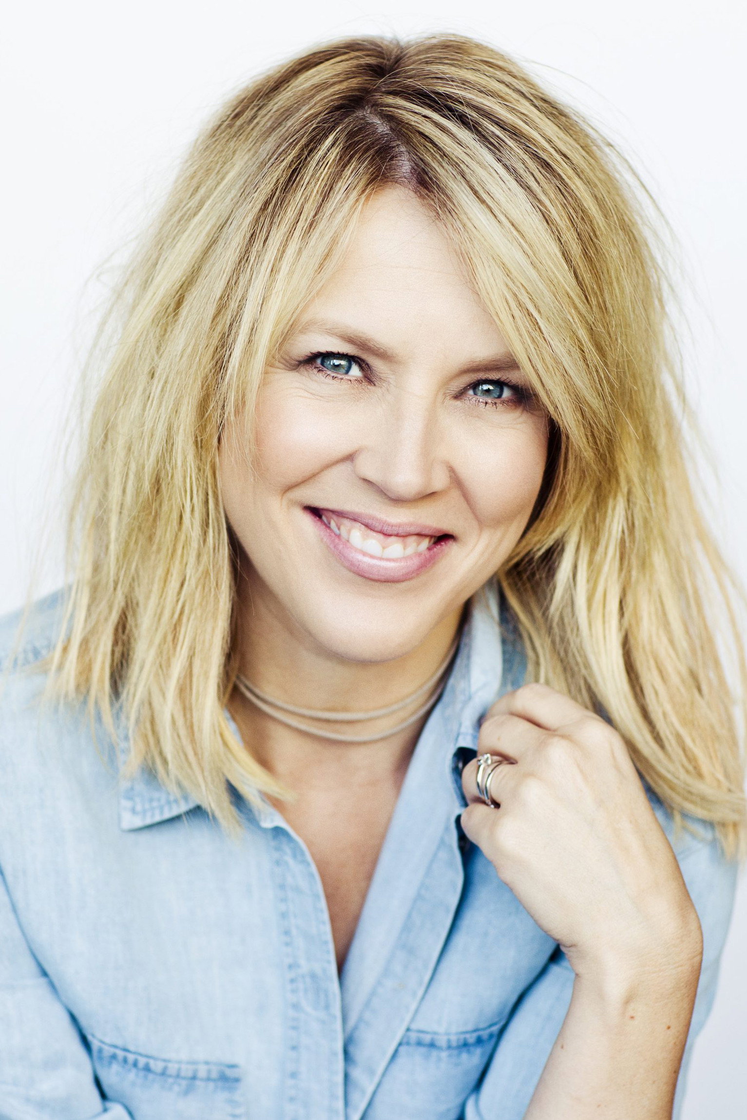 Julie Bélanger as Self - Host in Ça finit bien la semaine