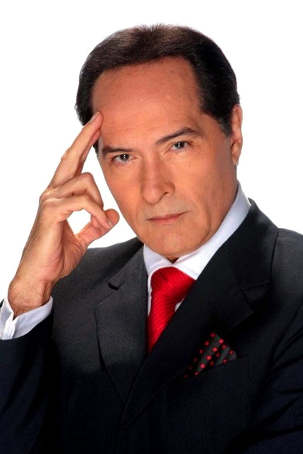 Jean Carlo Simancas as Augusto in Amor gitano