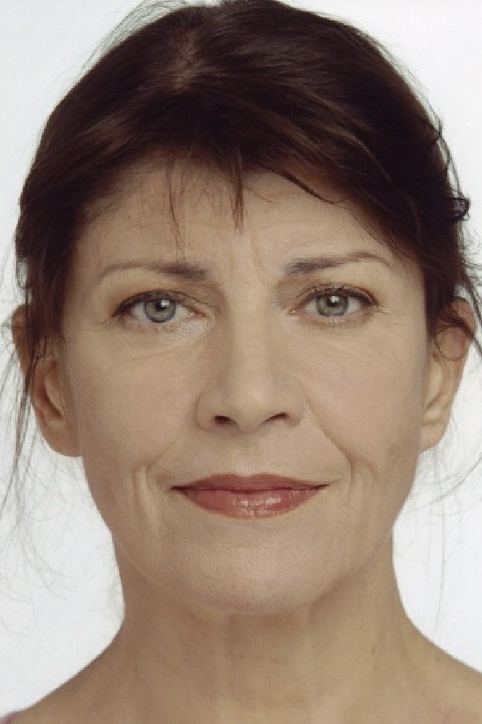 Claudia Amm as Linda in Roncalli