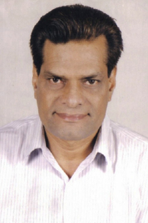 Rajesh Vivek as Guran in Lagaan: Once Upon a Time in India