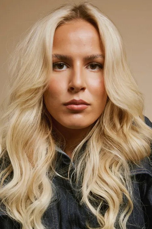 Perla Rainey Malmberg as Self in Expedition Vildmark