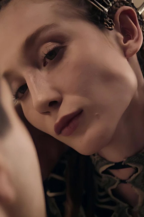Olimpia Ahenk as Abra in Shahmaran