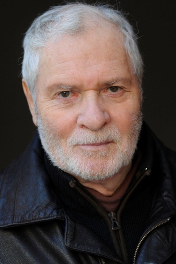 Christian Bouillette as Léon in Ces grappes de ma vigne