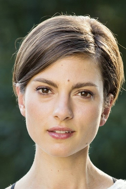Laura de Boer as Fré in Weemoedt