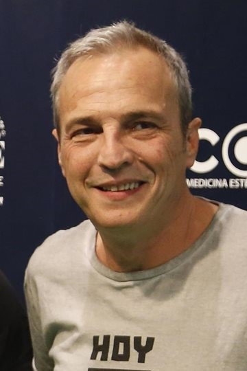 David Summers Rodriguez as David in ¡Sufre, mamón!