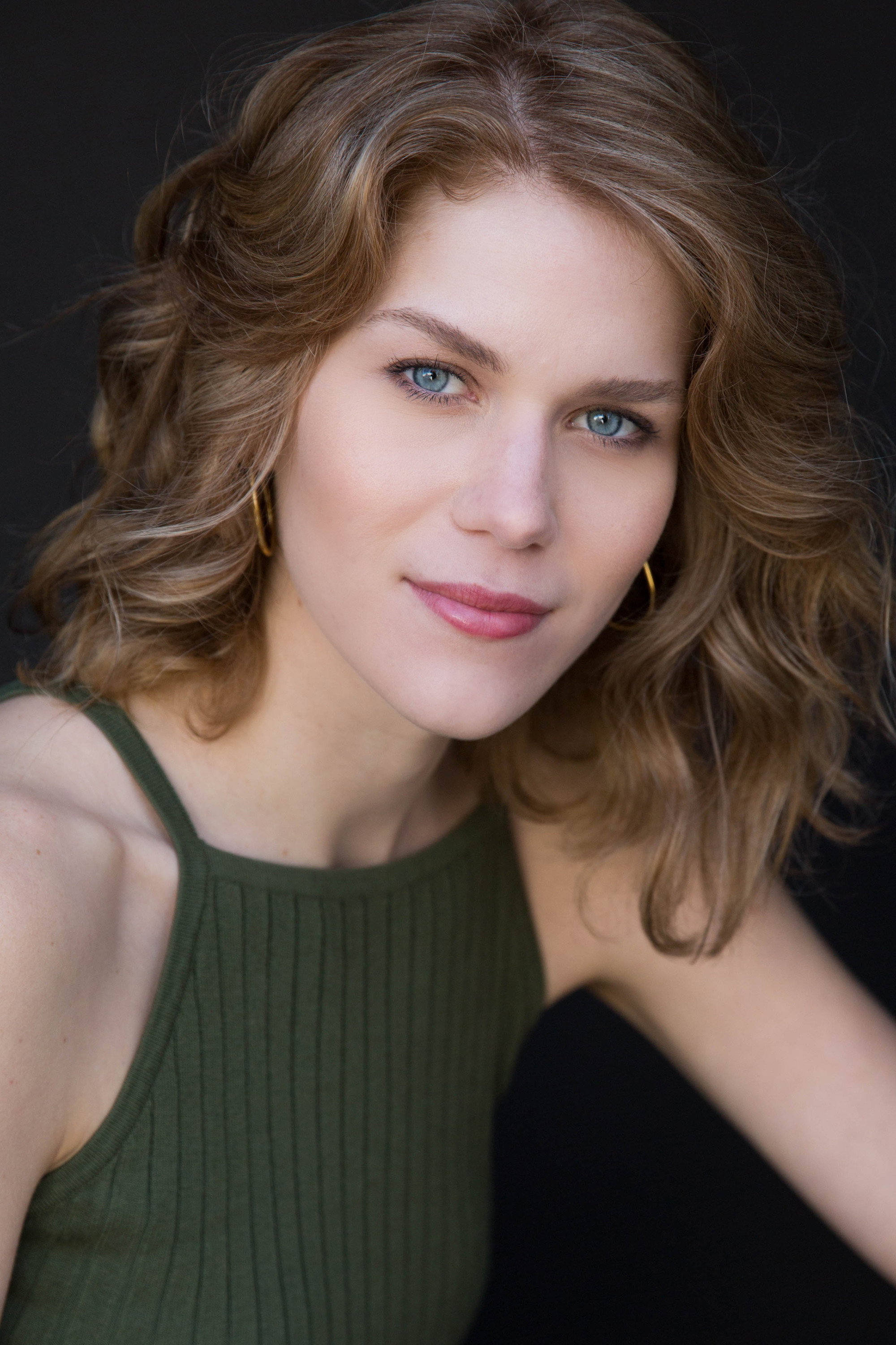 Ellyn Jameson as Lola in Best Friends with the Devil