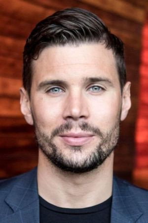 Robin Bengtsson as Self in Carl och spelreklamshelvetet
