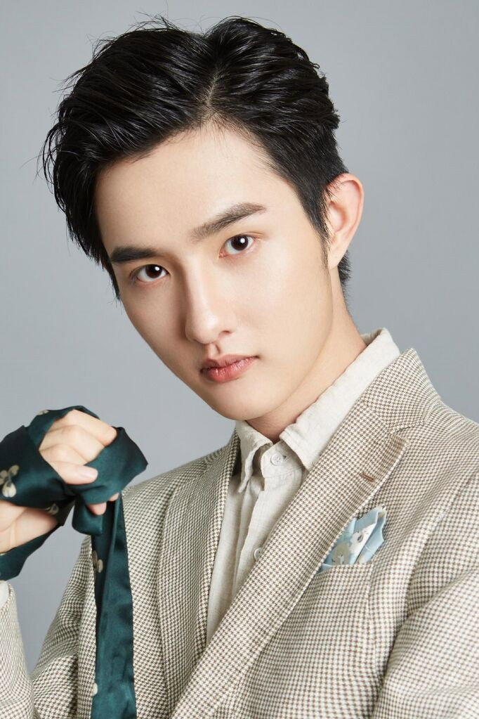熊奥博 as Yin Zihan in Exclusive Fairytale