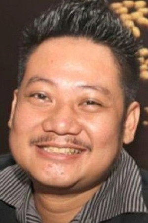Ki Kusumo as Pak Hadi in Rumah Kentang