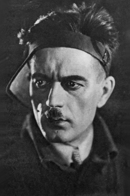 Карл Гурняк as Rabochiy, chlen komiteta in The Ghost That Never Returns