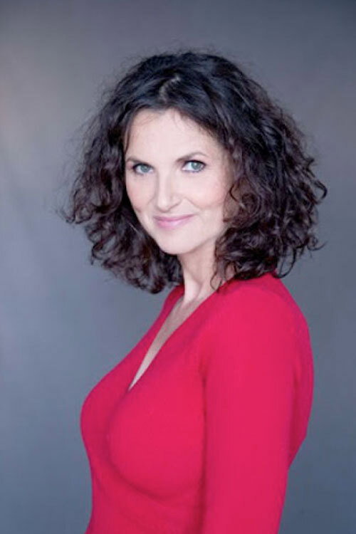 Valérie Baurens as docteur Fabregas in I Forgot to Tell You