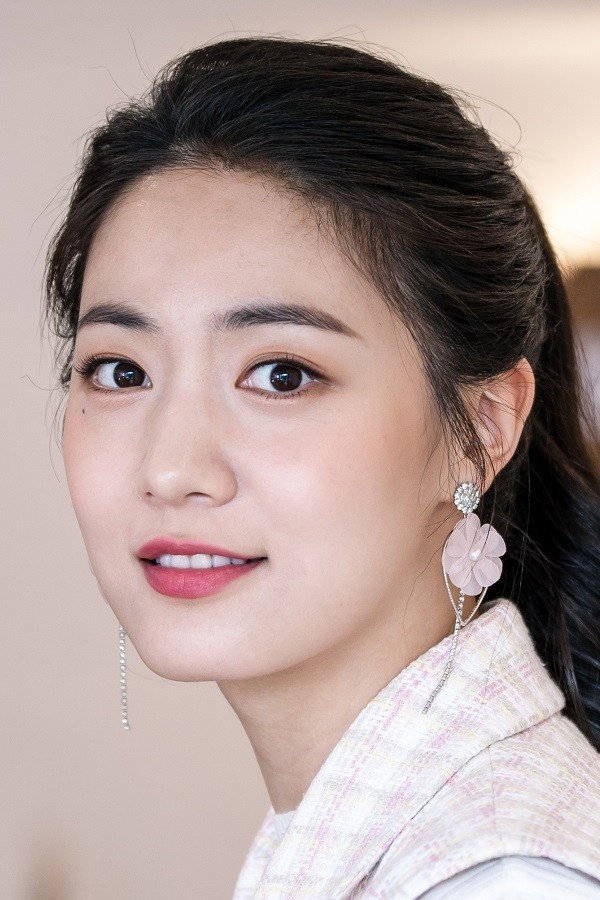 Jung Woo-yeon as Geum Sul-Hwa in Golden Pouch