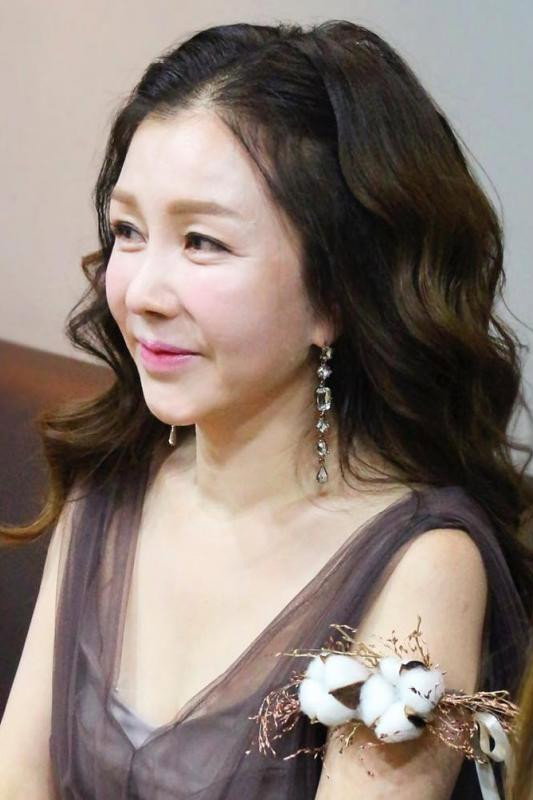 박준금 as Lee Jin-hee in Fly To The Sky