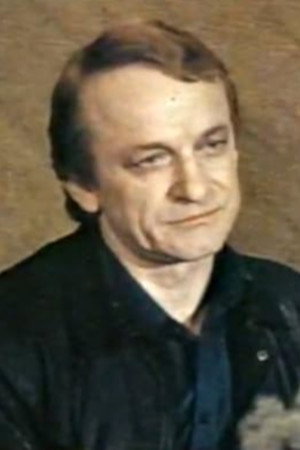 Павел Соколов as Сан Саныч, шеф Димы и Игоря in Hurt Me