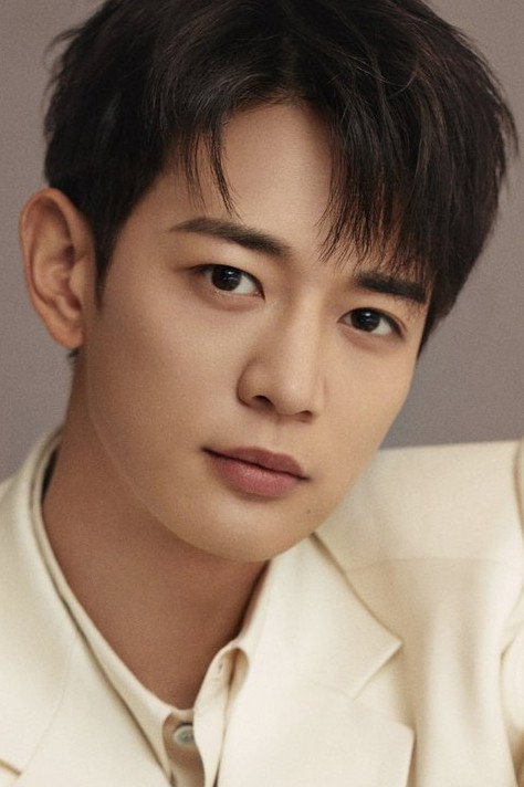 민호 as Kim Seong-woo in Medical Top Team