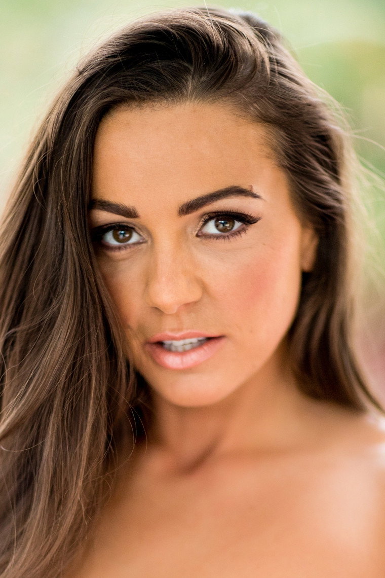 Abigail Mac as Katy in Gold Diggers