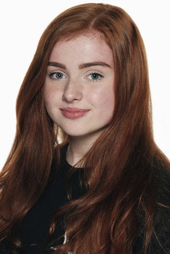 Lucy Carolan as Jennifer (voice) in Luis and the Aliens