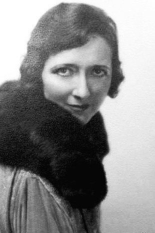Virginia Hammond as Mrs. Julia Judson in Torch Singer