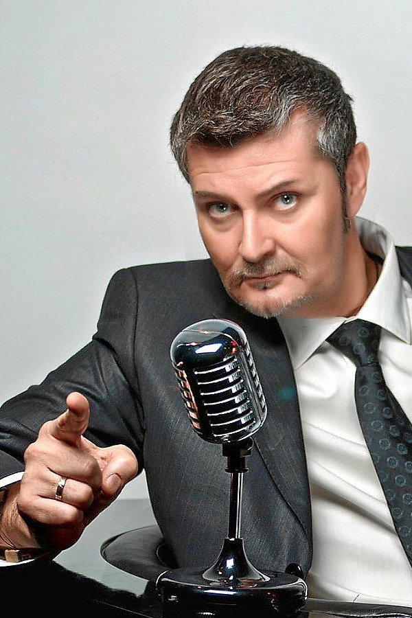 Fernandisco as Self - Narrator (voice) in Megamix brutal