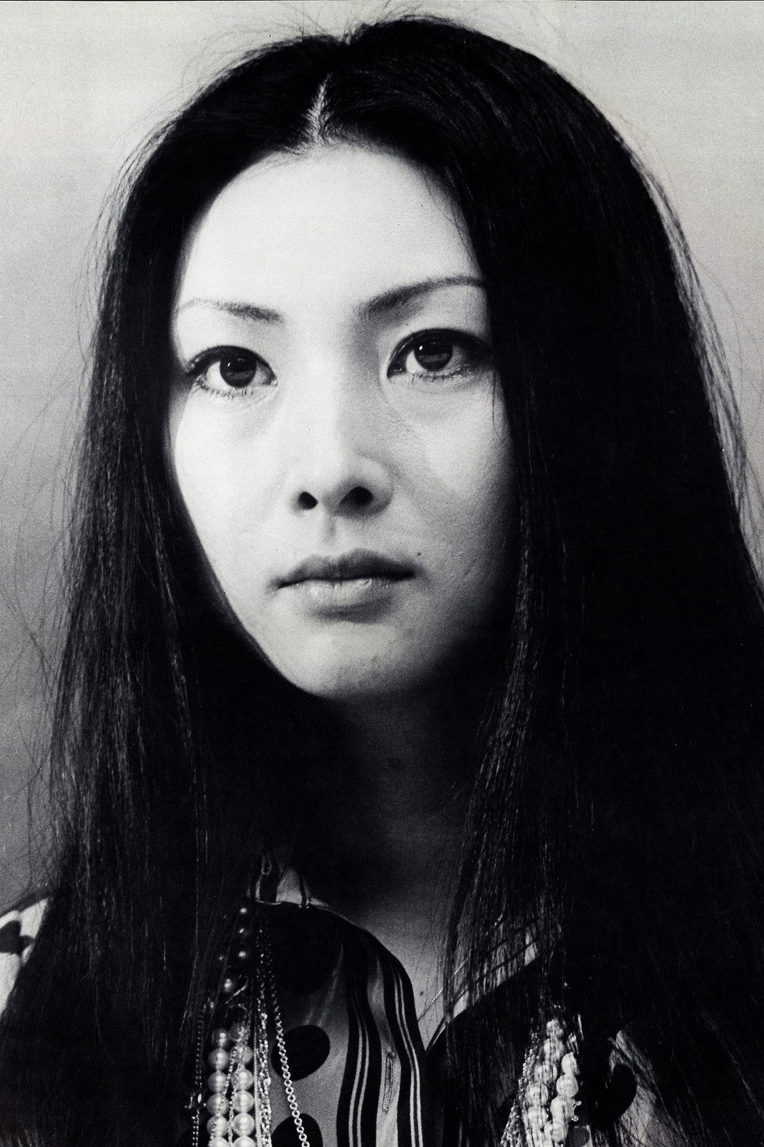 梶芽衣子 as Misugi Rie in Dazzling Cops
