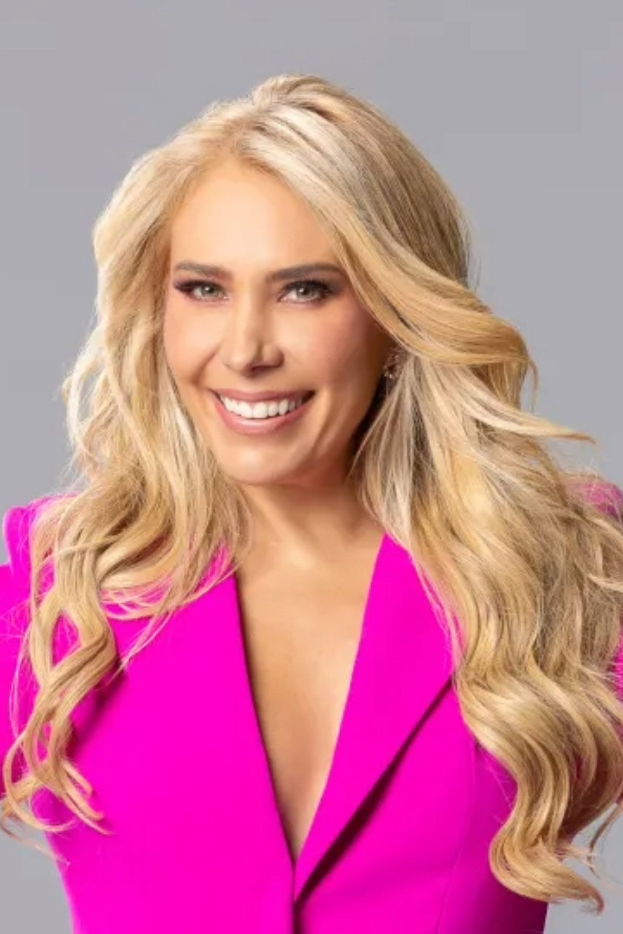 Jimena Gallego as Self - Host in La Casa de los Famosos