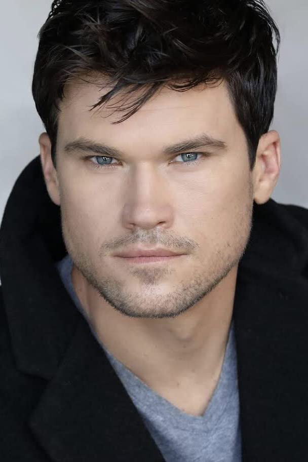 Josh Gilmer as Drew in Seduction & Snacks