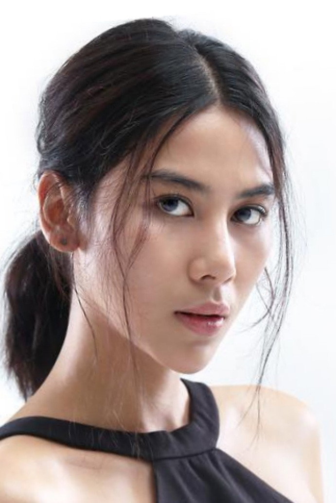 Adinda Thomas as Gadis in Maju Kena Mundur Kena Returns