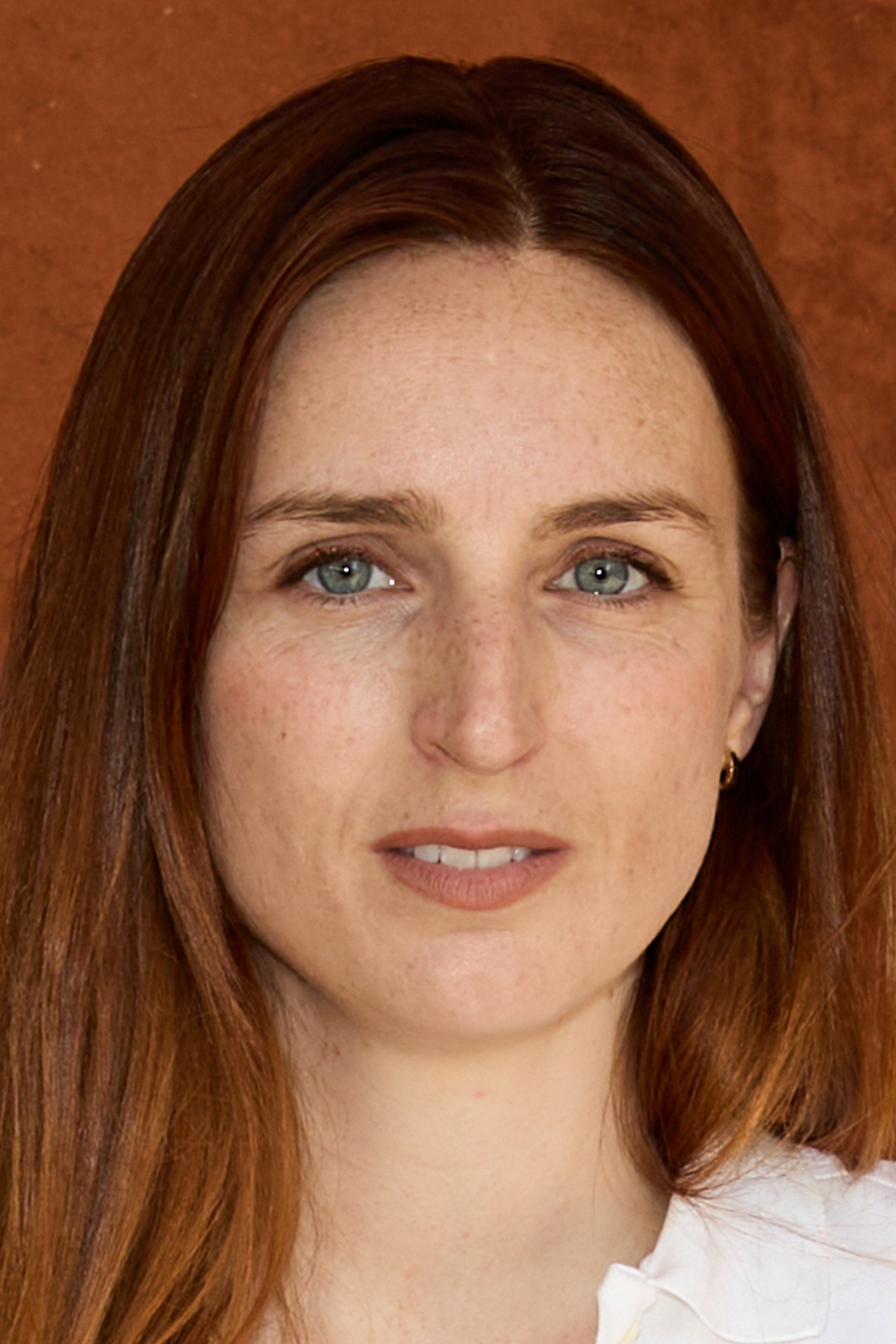 Alison Wheeler as Alexandra, la sœur de Polo in My Father Is a Cleaning Lady